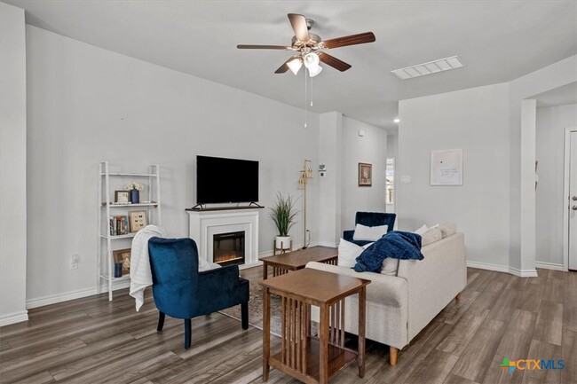Building Photo - 3885 Lorenzen Ct