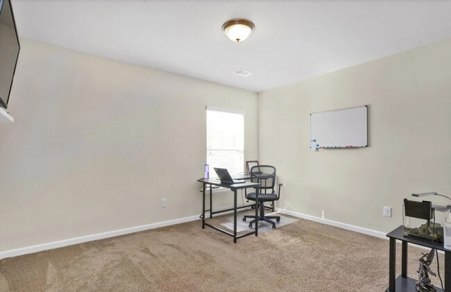 Building Photo - Spacious 3/2.5 Home in Simpsonville!