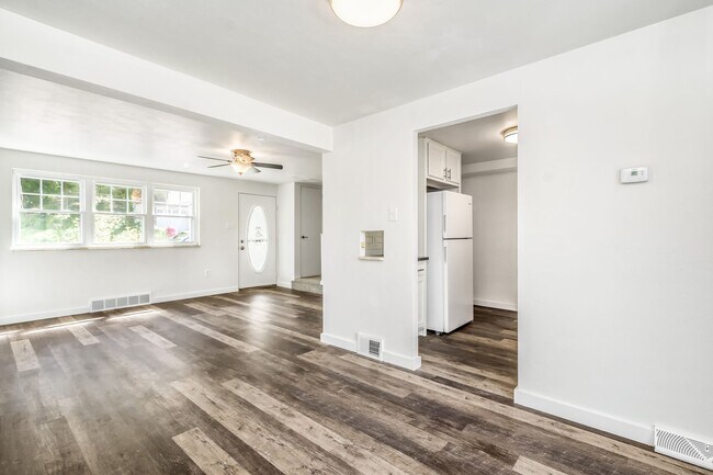 Building Photo - AVAILABLE JUNE 1ST! Fully UPDATED 3-bedroom townhouse in Overbrook!