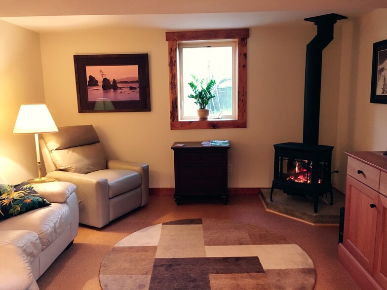 Basement living room - 4054 NE Rodney Ave