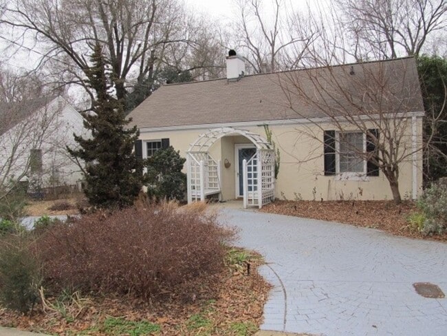 Building Photo - Chapel Hill / Historical District House