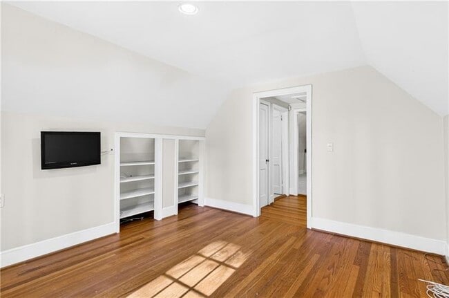 Building Photo - 613 Pelham Rd NE