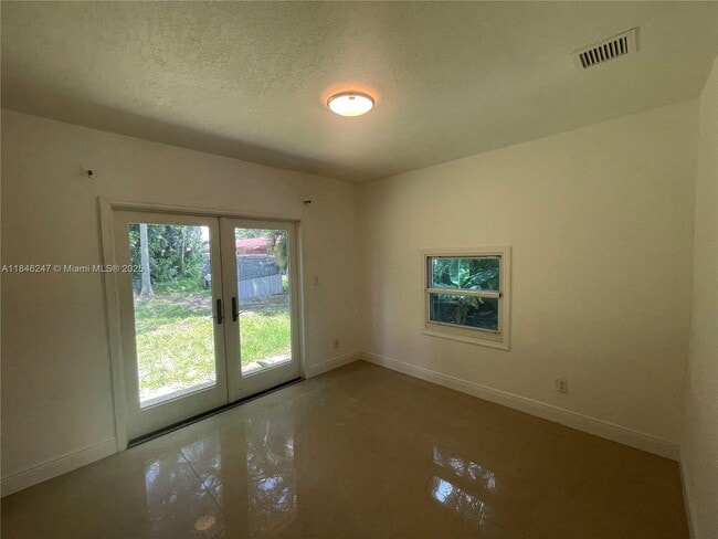 Building Photo - 4681 SW 33rd Ave