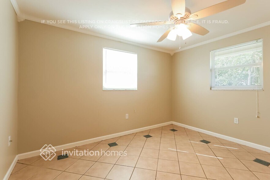 Building Photo - 4947 Live Oak Dr