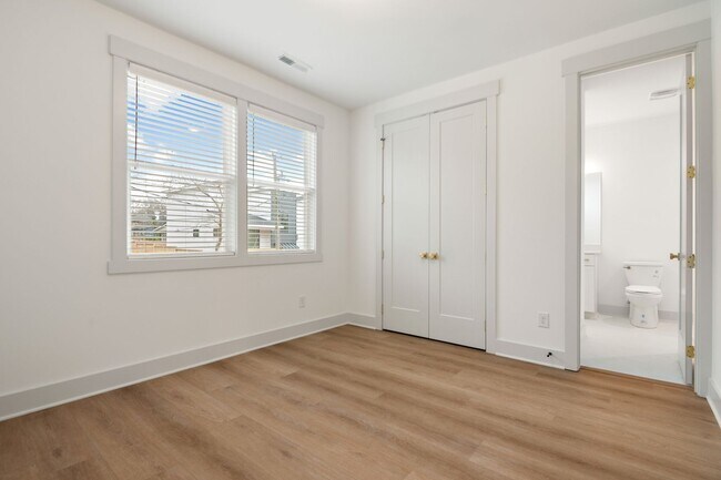 Building Photo - Beautiful 4-bedroom, 4-bathroom Custom Home Durham, NC