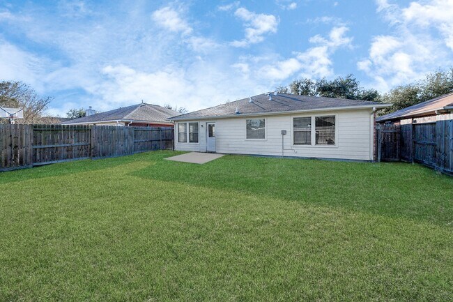 Building Photo - 13503 Sherman Oaks Dr