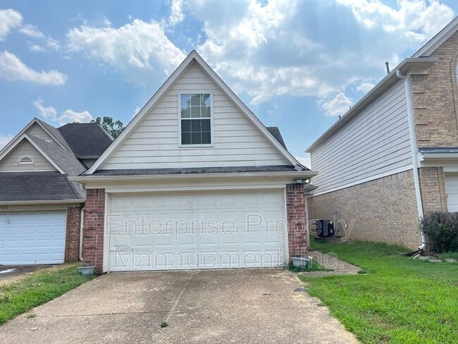 Building Photo - 9221 Lazzini Cove