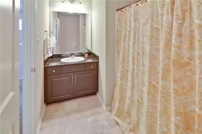 Building Photo - AVAILABLE AUGUST 2026 - Beautiful 3/2.5 Home in South College Station!