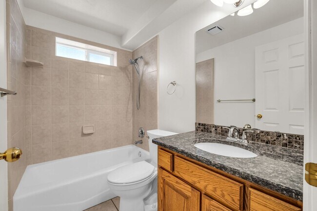 Building Photo - Spacious 7 Bed Kaysville Home with Two Kitchens