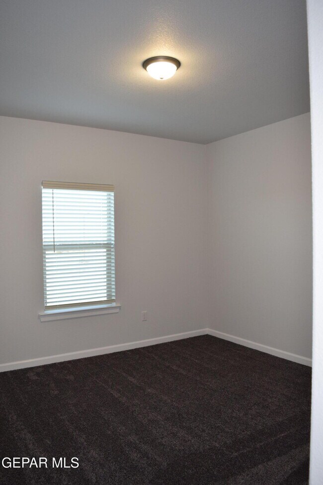 Building Photo - 1103 Nickel Hl Ave