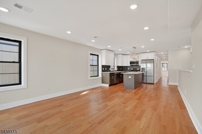 Building Photo - 747 S 11th St