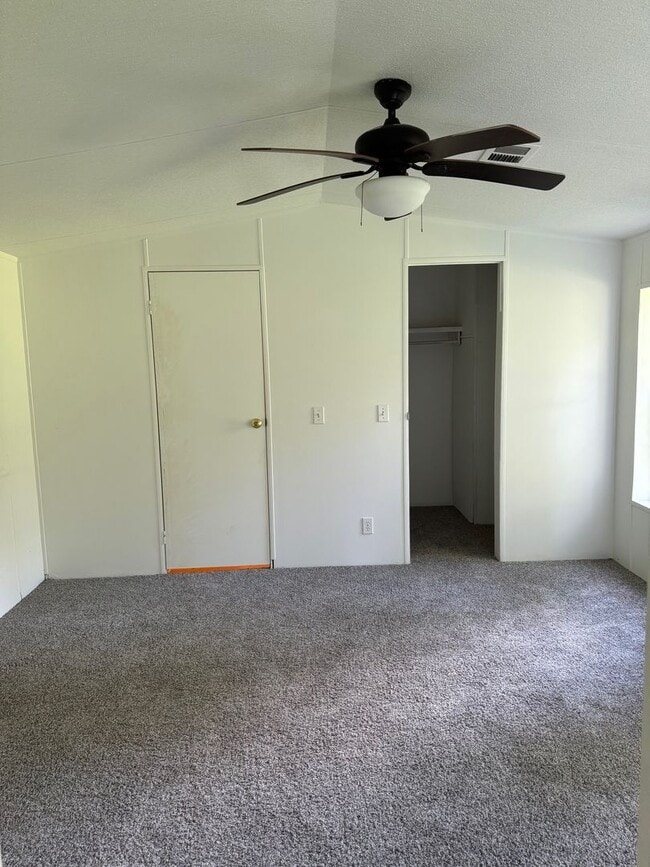 Building Photo - Updated 2 Bedroom 2 Bath Singlewide in Cra...