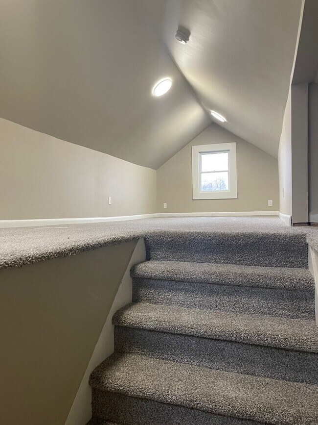 Building Photo - Four Bedroom Farmhouse on Three Acres