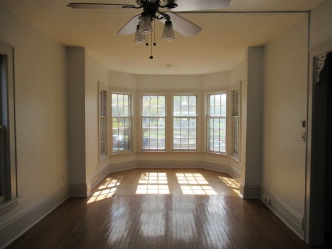 Building Photo - Four-bedroom Eastside Home