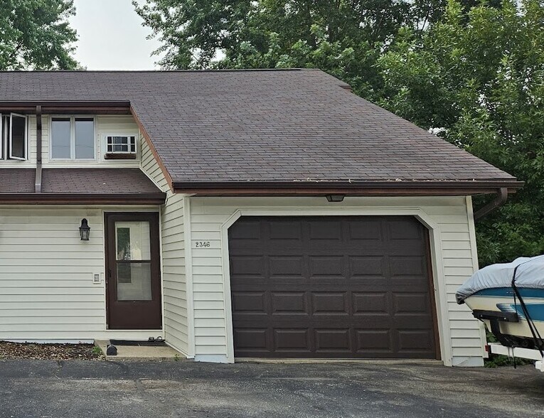 Right side - 2346 S Ridge Rd