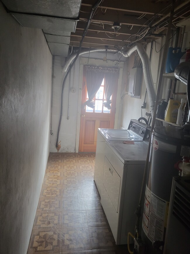 Building Photo - 2445 Brookwood St