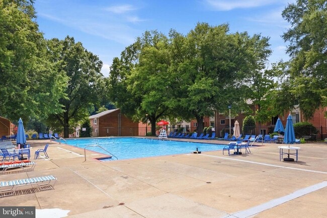 Building Photo - 4533 Logsdon Dr