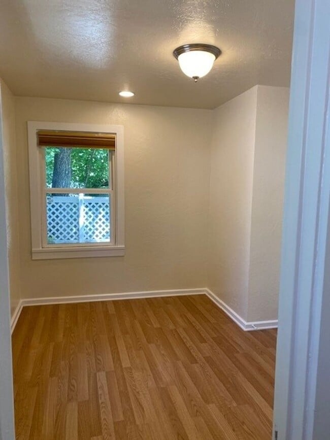 Building Photo - 171 Alida St