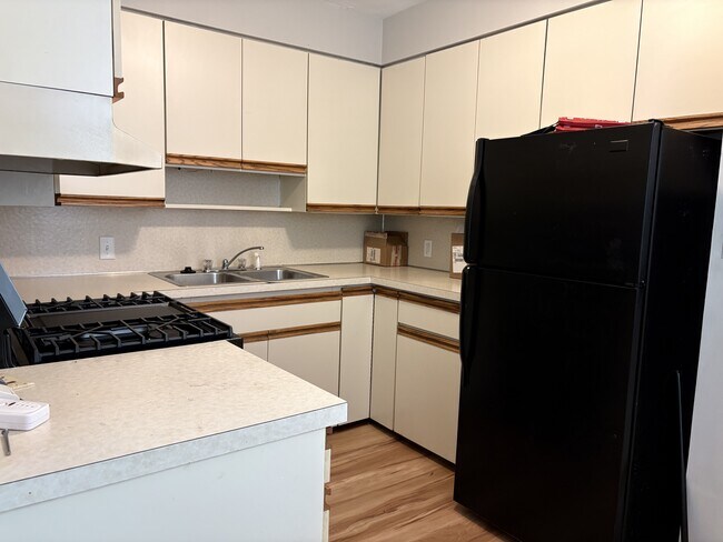 Building Photo - 1524 Waldman Ave