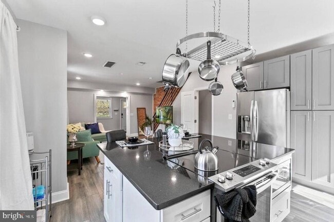 Building Photo - 1449 S 32nd St