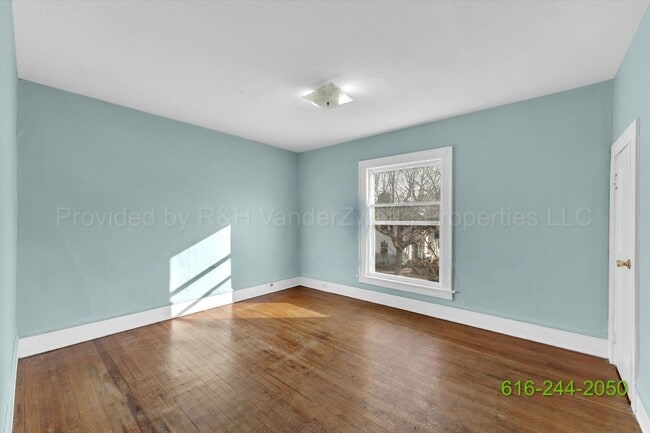 Building Photo - 1335 Hamilton Ave NW