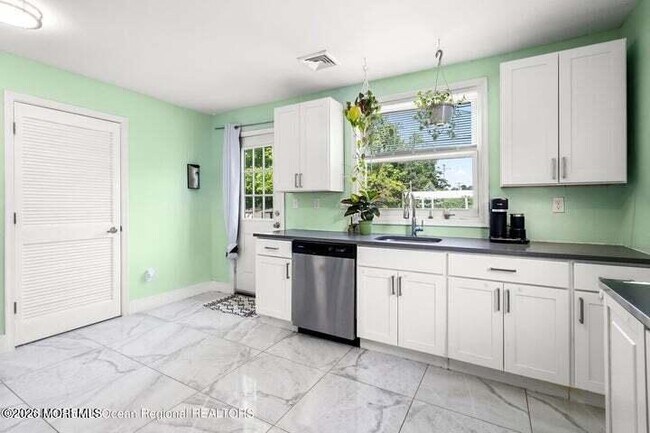 Building Photo - 109 S Main St