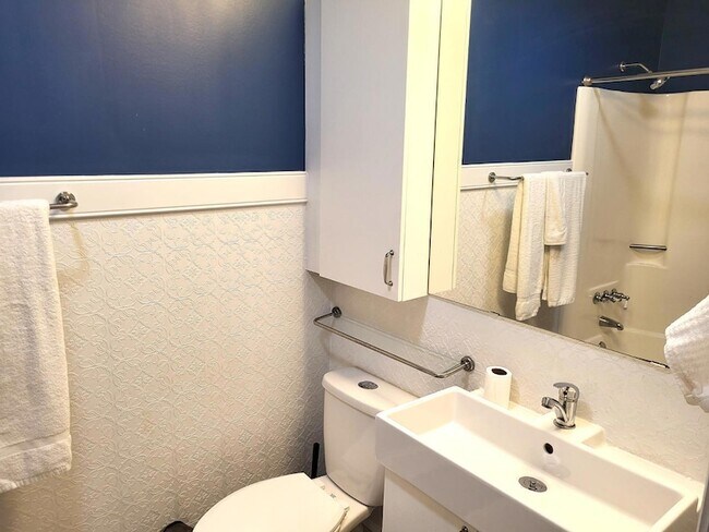 Building Photo - 815 Clay St