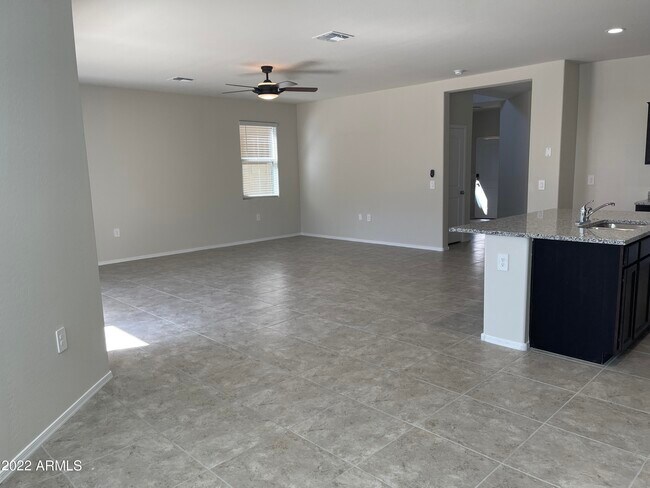 Building Photo - 36597 W Santa Clara Ave