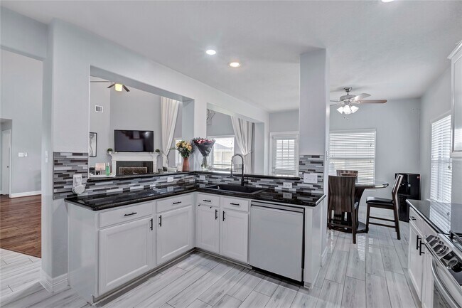 Building Photo - 8602 Briar Oaks Ln