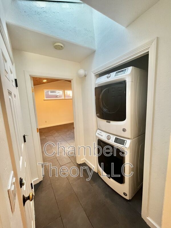 Building Photo - 1252 NW Milwaukee Ave