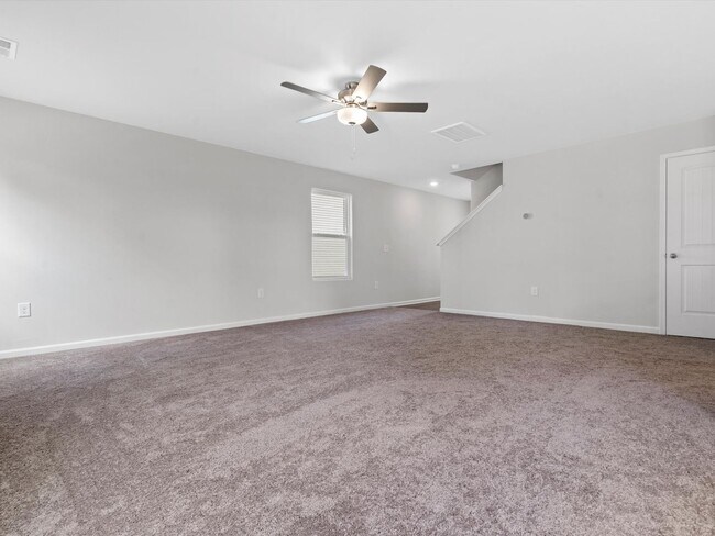 Building Photo - Lovely 3 Bed 2.5 Bath Home in Charlotte!