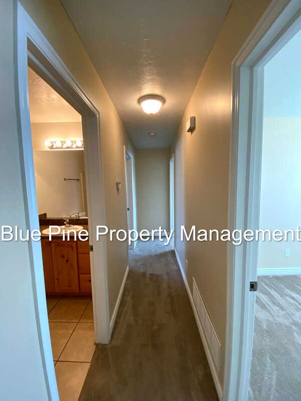 Building Photo - 4001 Summer Sun Dr