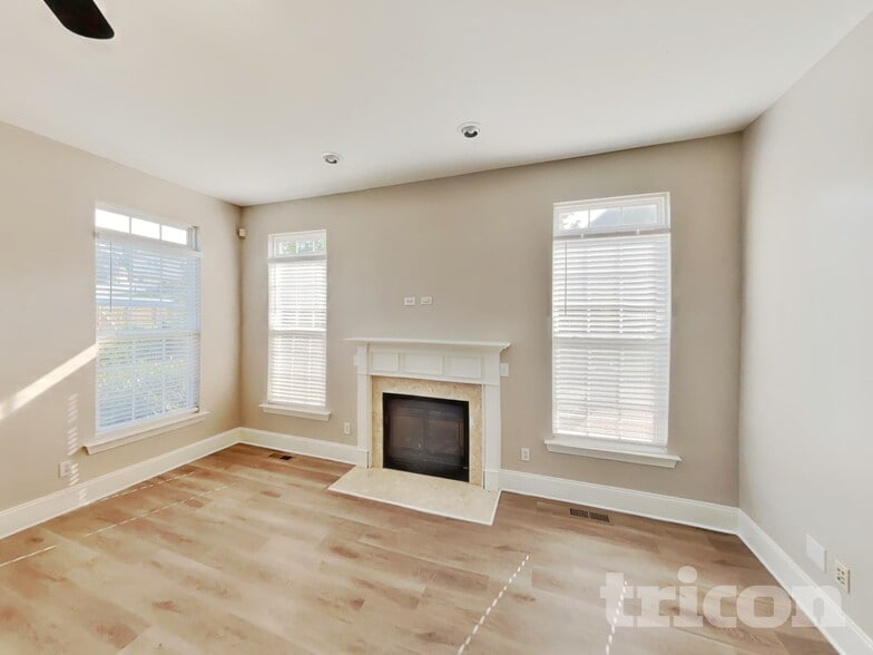 Building Photo - 108 N Honey Locust Dr