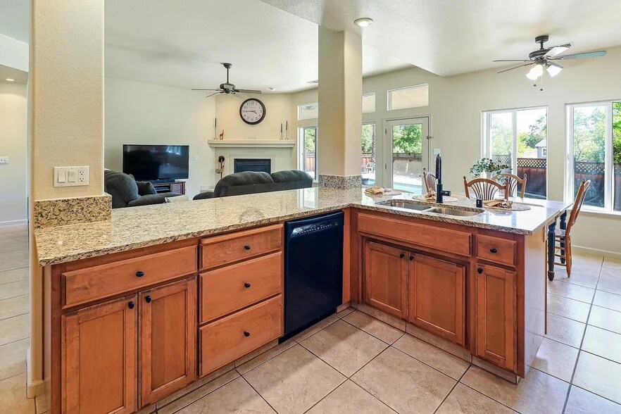 Building Photo - 689 Saint Andrews Rd