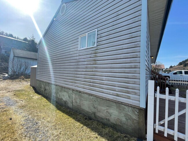 Building Photo - 616 Willow St