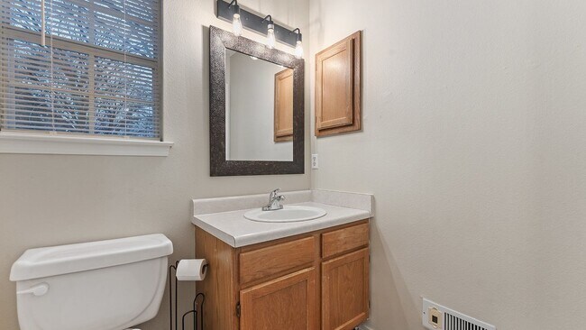Building Photo - "Cozy 2-Bedroom Duplex Retreat on East Dra...