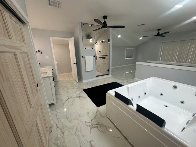 Building Photo - 595 Kingfisher Cir