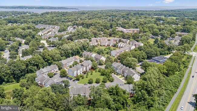 Building Photo - 856 Stonehurst Ct