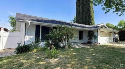 Building Photo - 2972 Bedford Dr