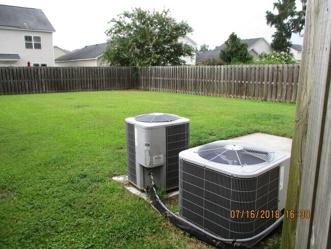 Building Photo - 159 Chapel Lake S