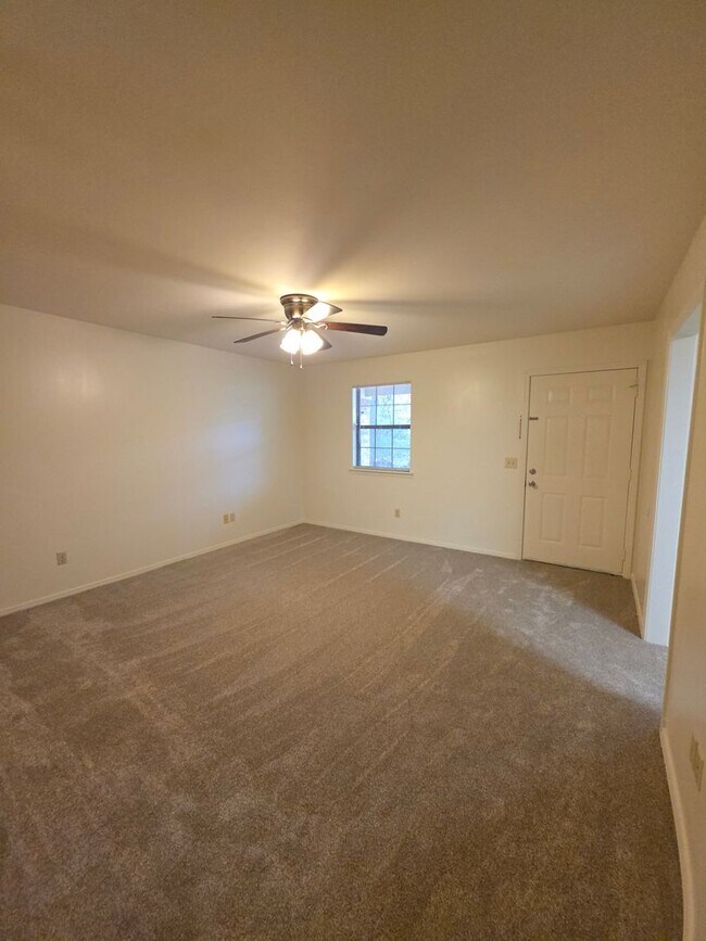 Building Photo - 611-615 N Greenwich Ave