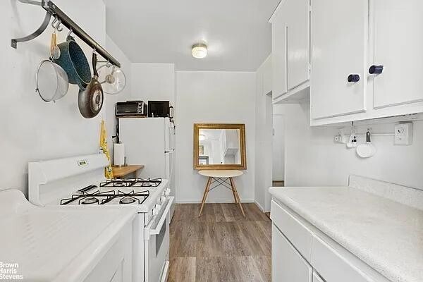 Building Photo - 210 E Broadway