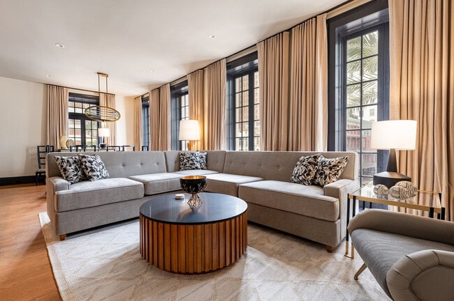 Building Photo - 1011 Canal St