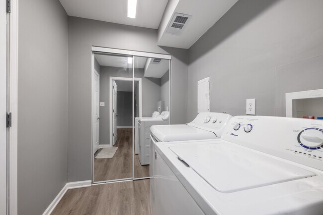 Building Photo - 462 Degas Cir