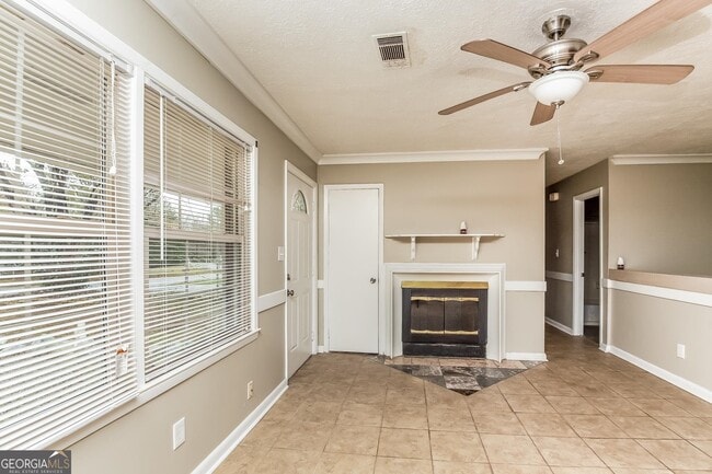Building Photo - 8155 Tudor Dr