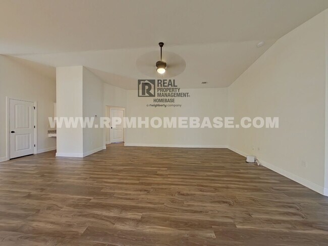 Building Photo - 5137 Peach Dr