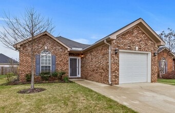 Building Photo - Cozy 3 Bed 2 Bath Available January 2026!