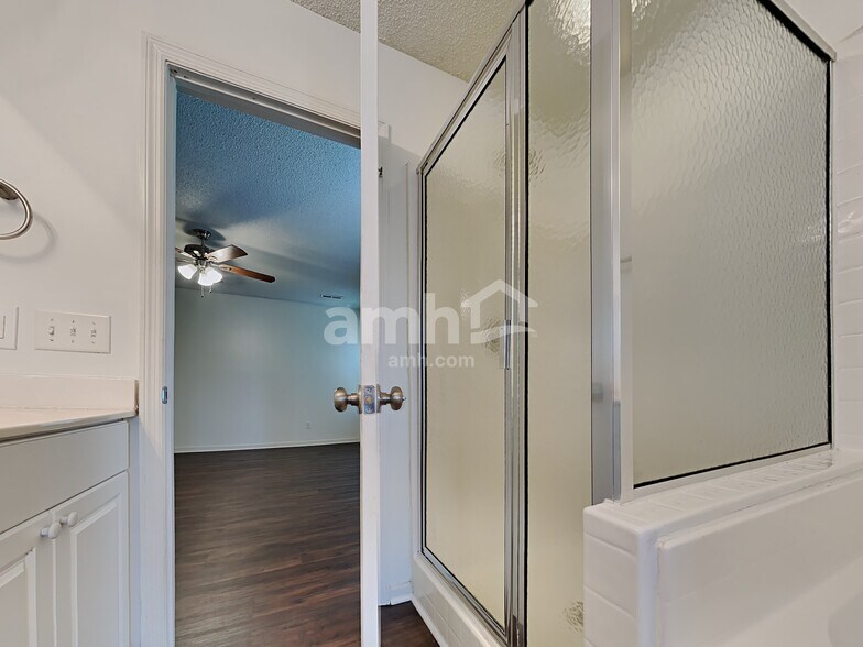 Building Photo - 325 Sunburst Way