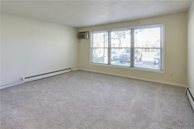 Building Photo - 8 Chestnut Ridge Ln