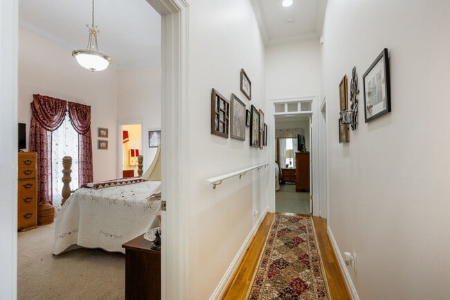 Building Photo - Executive Rental